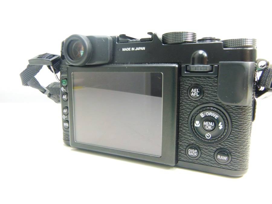 Compact Digital Camera   Reverso