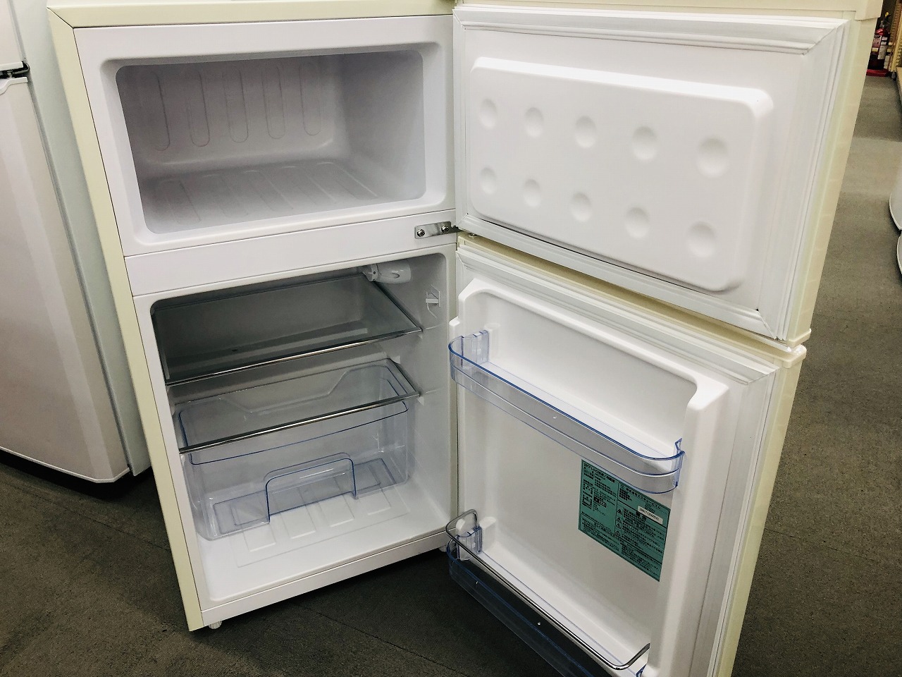 WEB販売中】レトロかわいいコンパクトな2ドア冷蔵庫(ARD-90LW) 入荷