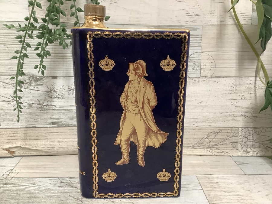 カミユナポレオンブコニャックブランデー濃厚金枠人物絵リモ－ジユ焼22K陶器ボトル CAMUS(カミュ）コニャック ナポレオン 陶器ボトル(リモージュ製