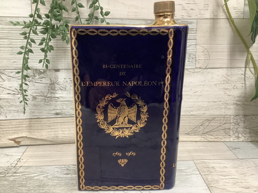 ⭐️カミュ⭐️ナポレオン⭐️ブック⭐️ドラム⭐️リモージュ⭐️2本セット⭐️コニャック⭐️古酒⭐️ CAMUS(カミュ）コニャック ナポレオン 陶器ボトル(リモージュ製
