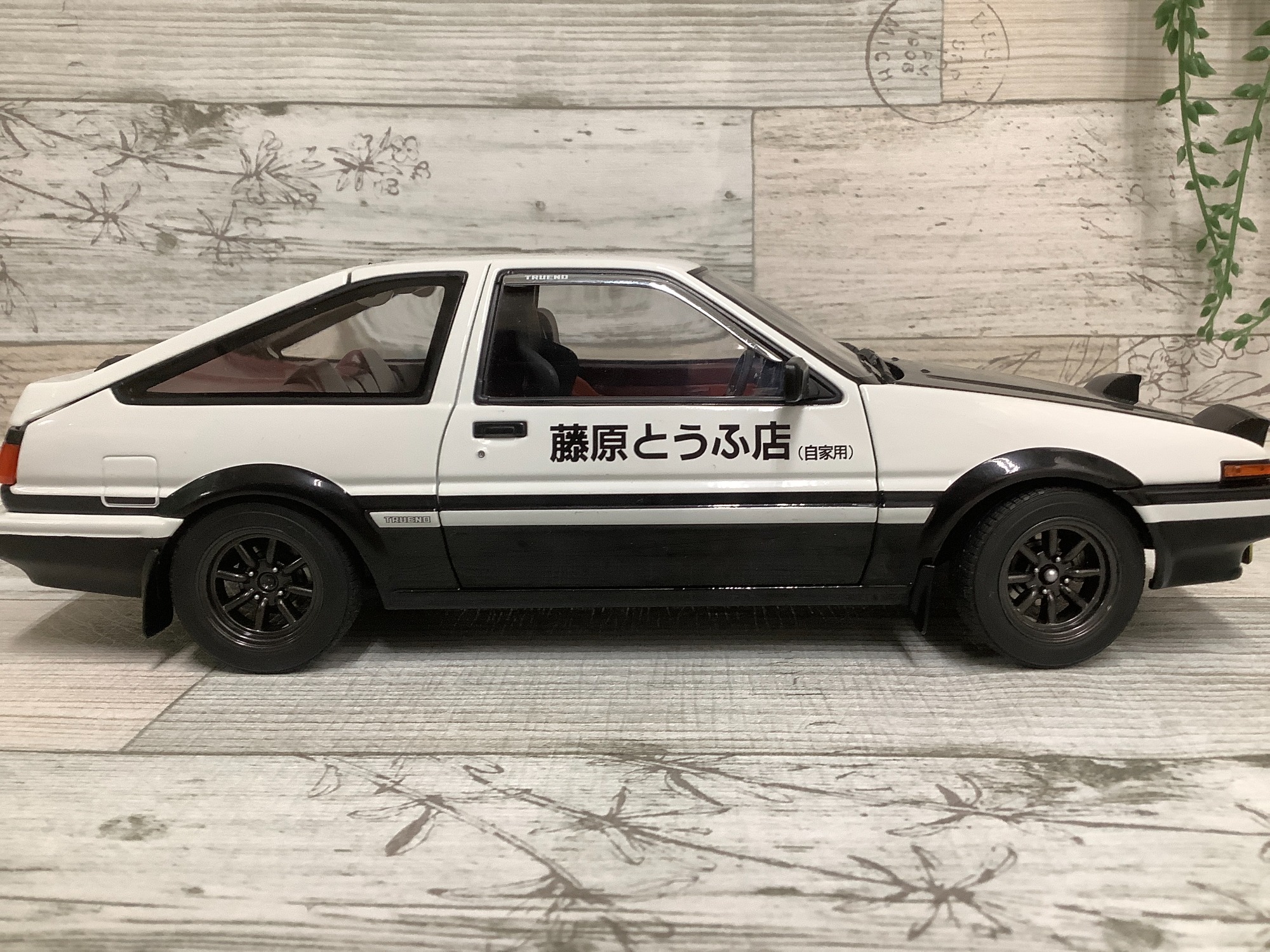 世界最速の豆腐屋！TOYOTA AE86（ハチロク）トレノの1/18