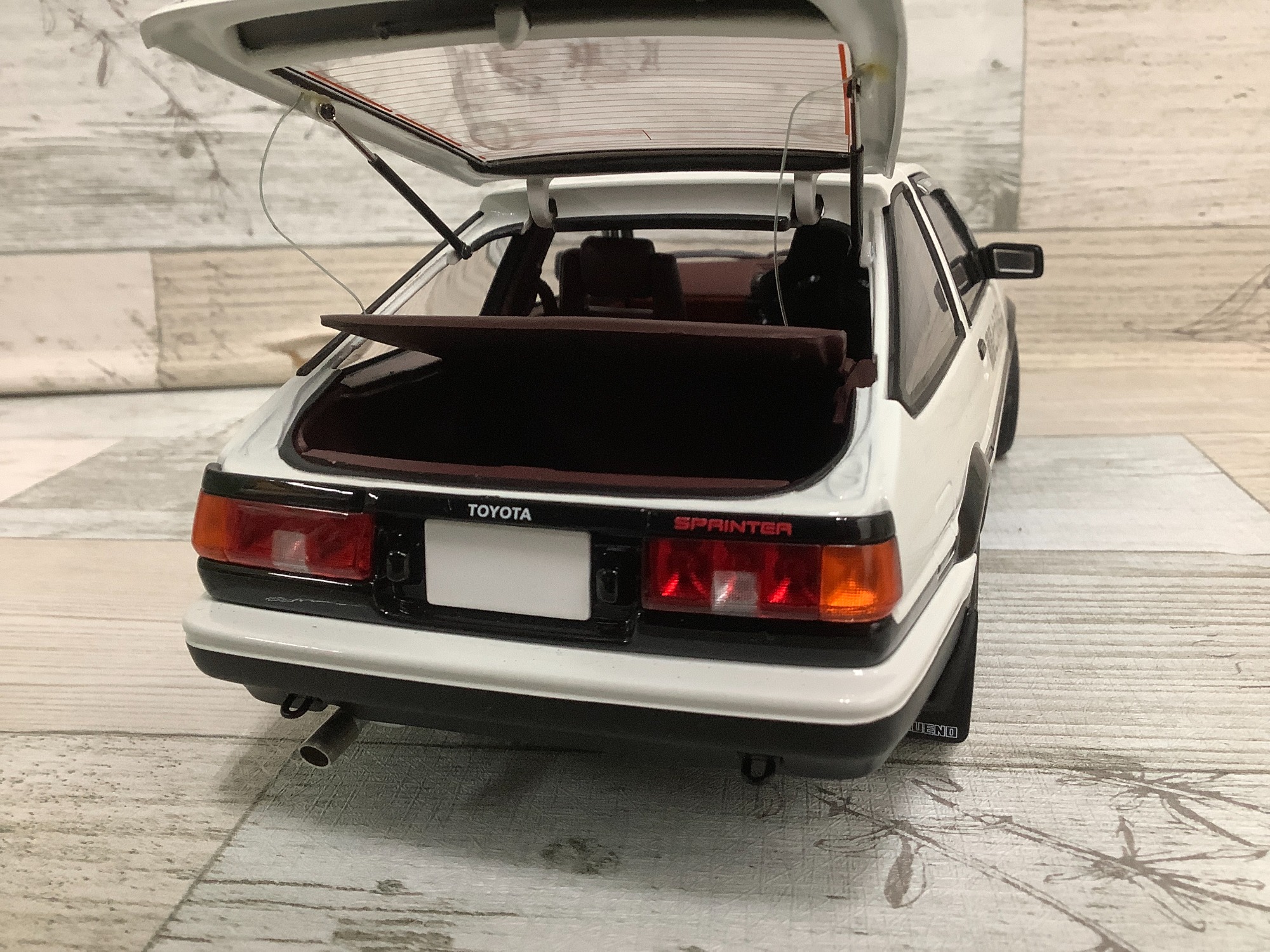 世界最速の豆腐屋！TOYOTA AE86（ハチロク）トレノの1/18スケール