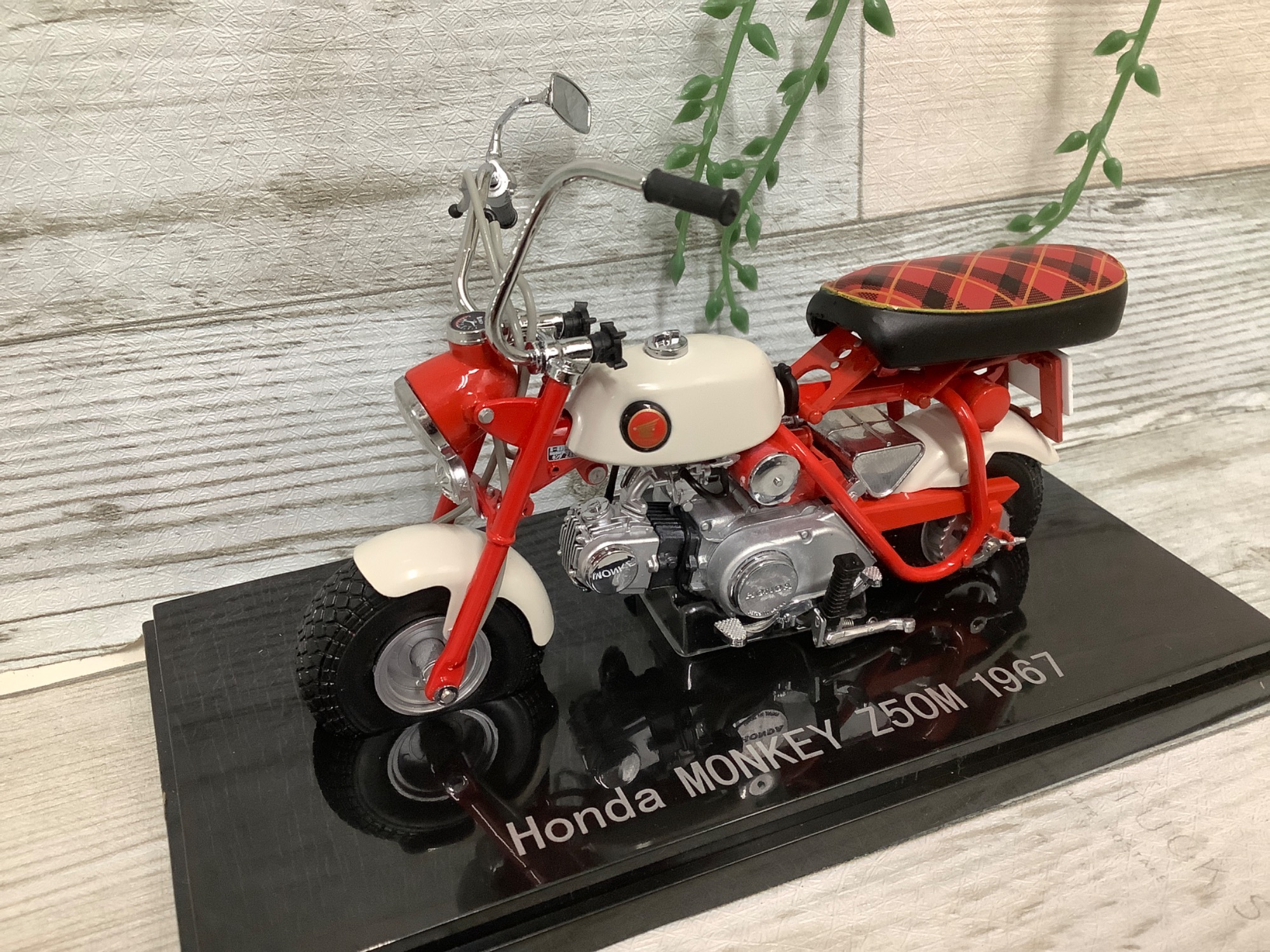 Amazon | エブロ 1/10 ホンダ モンキー Z50M 1967 レッド