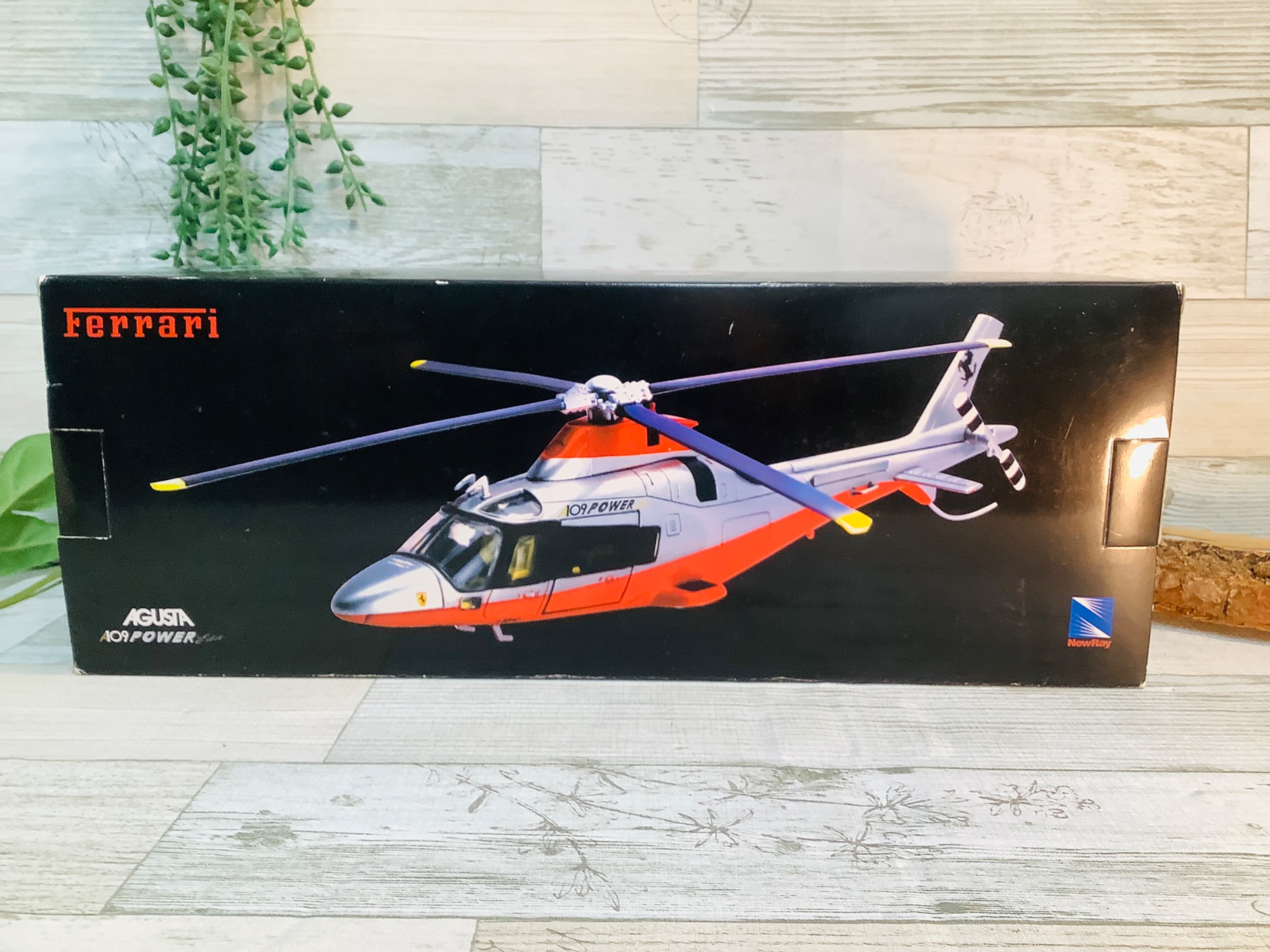 1/43スケールヘリコプター AGUSTA A09 POWER Ferrari仕様 入荷致しまし