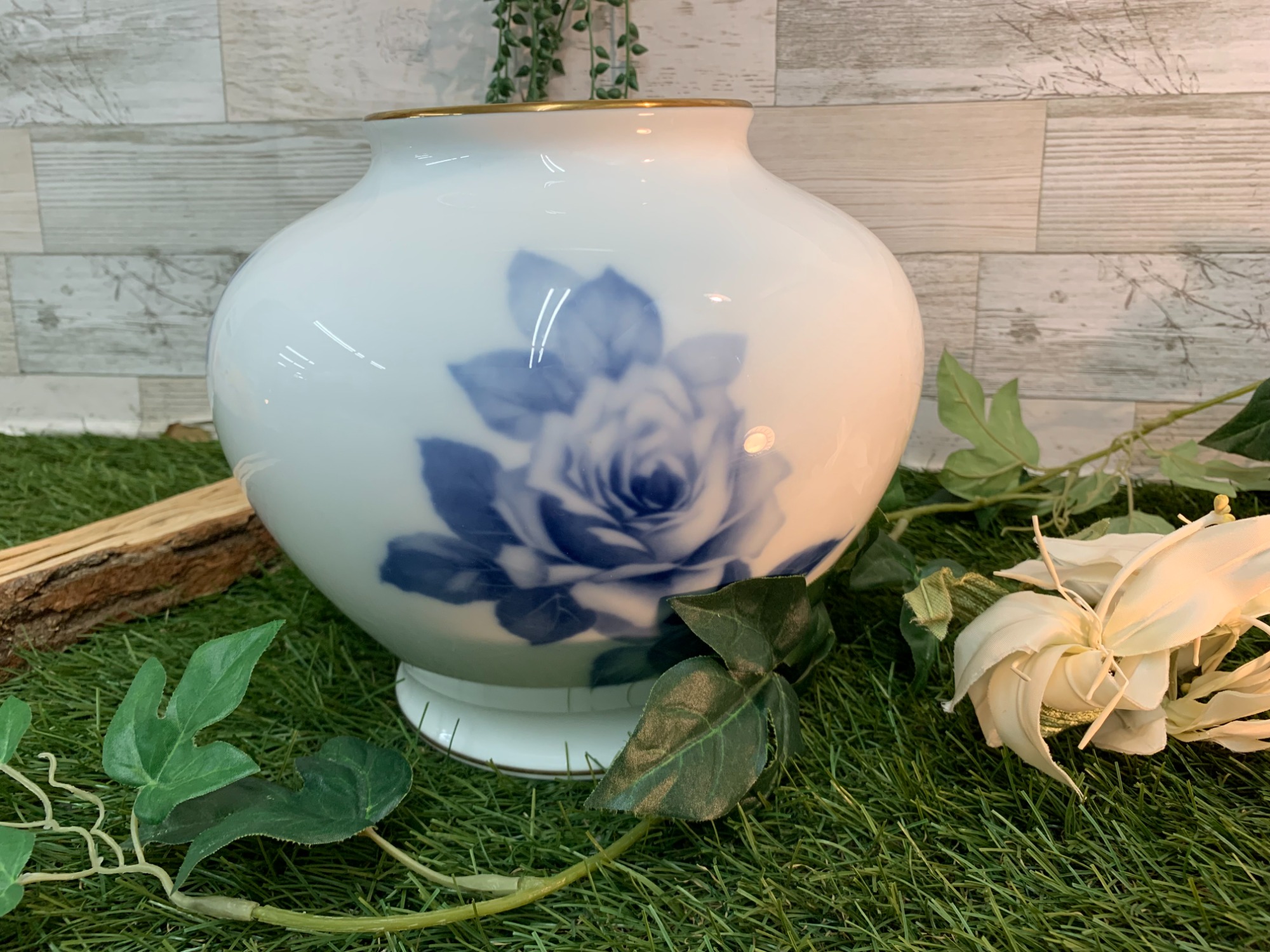 大倉陶園（OKURA China）- 花器 ブルーローズ 買取入荷いたしました