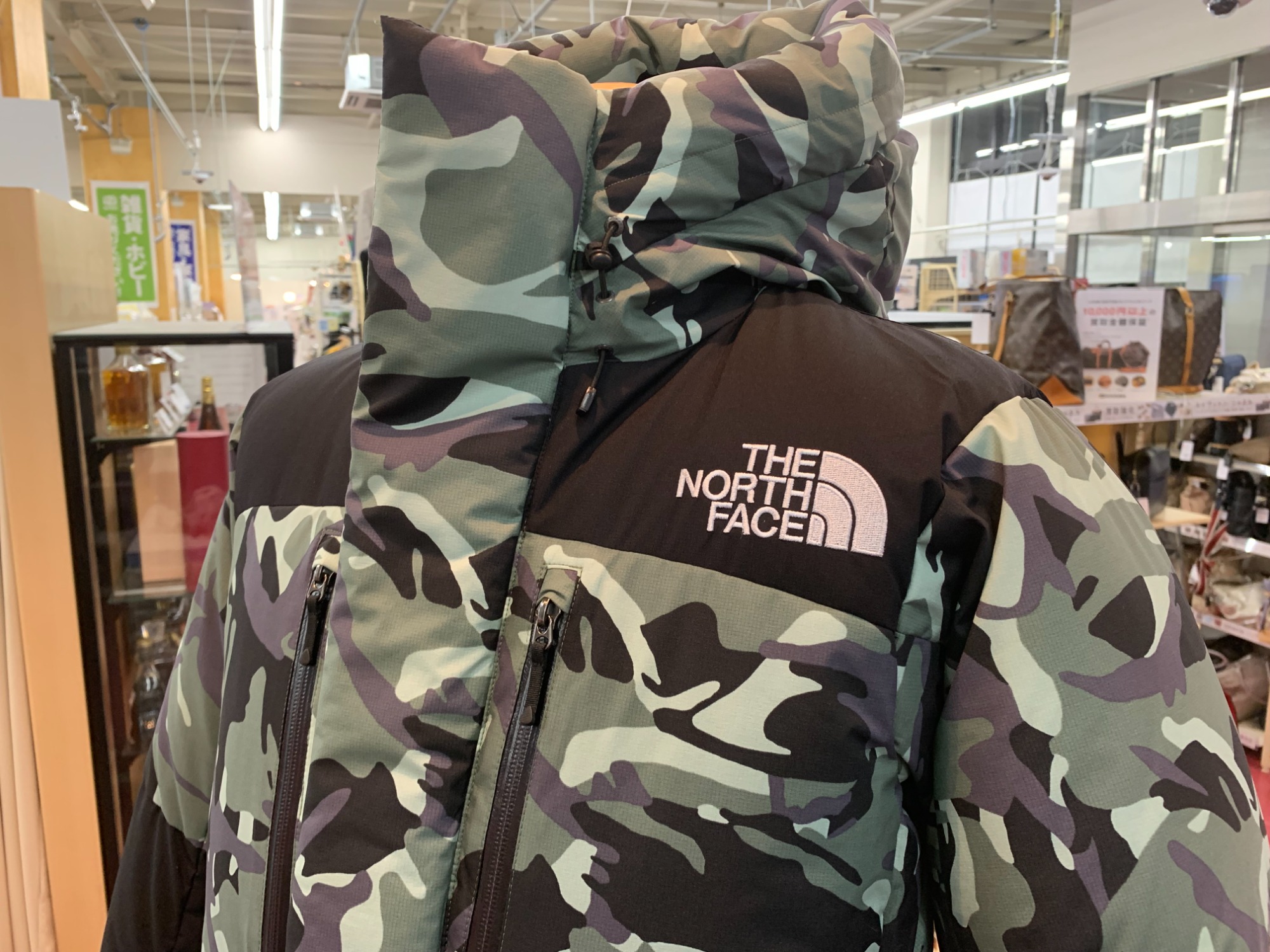 スマホで購入】THE NORTH FACE ノベルティーバルトロライトジャケット