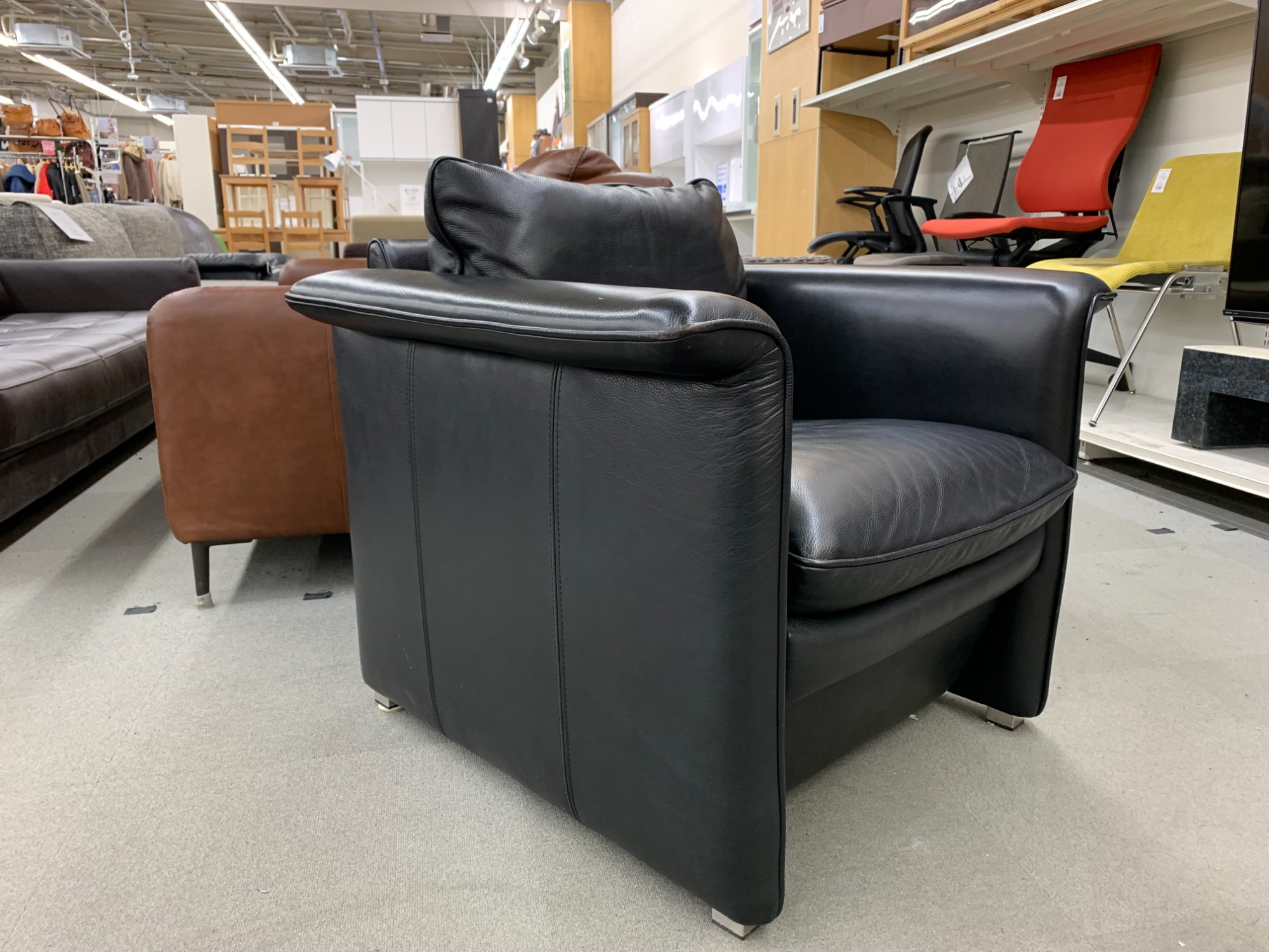 Domicil（ドミシール）- 1人掛けレザーソファ 買取入荷致しました