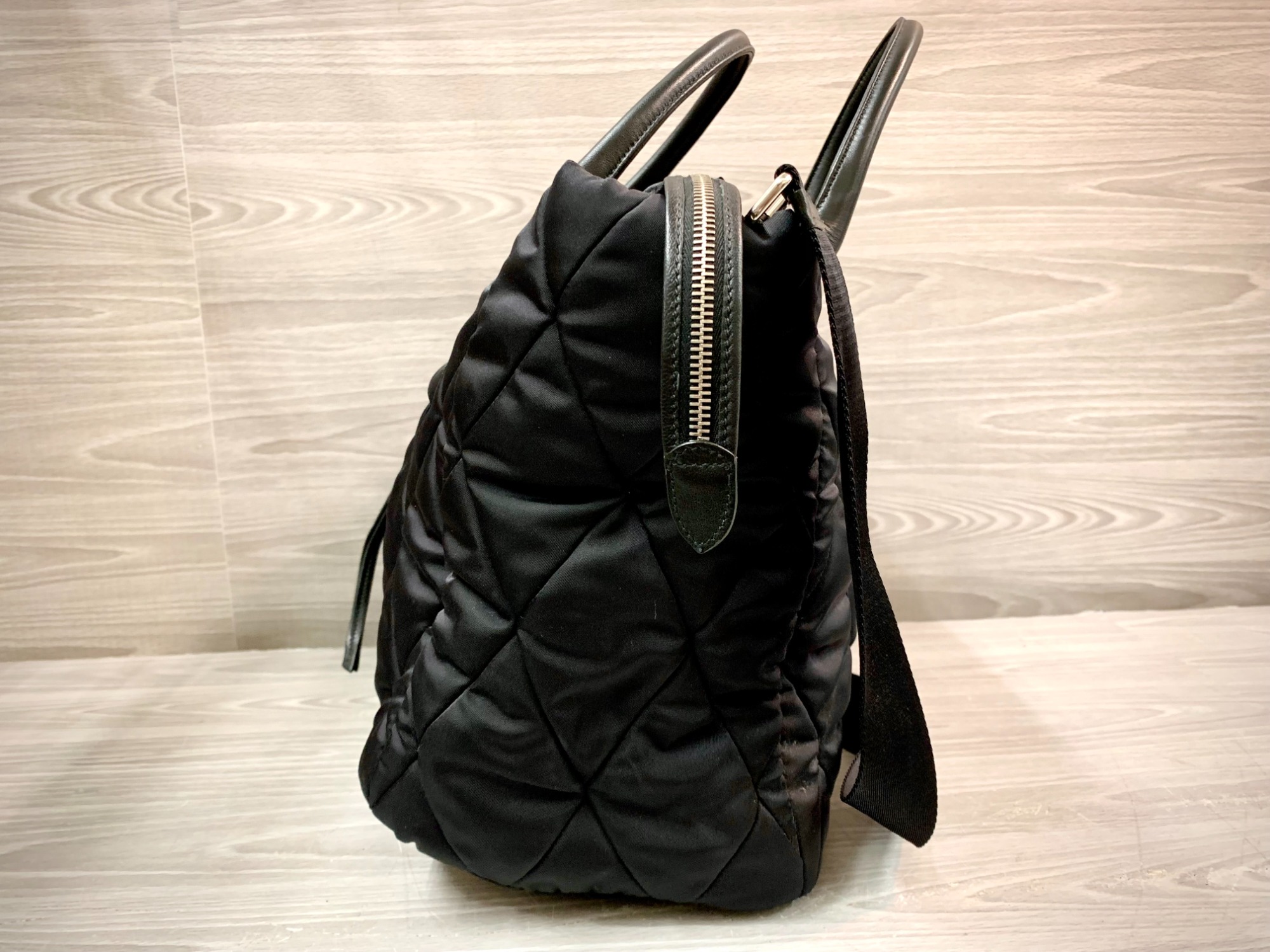 Prada プラダ シンボレキルティングバケットバッグ org.jpg