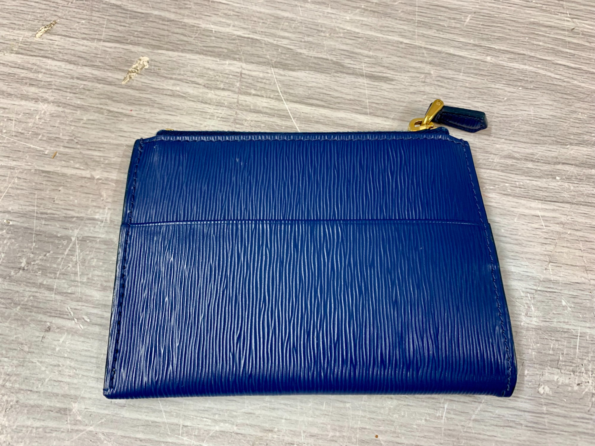 【極美品】PRADA　フラグメントケース　ヴィッテロムーブ　ネイビー　男女可 スマホで購入』PRADA (プラダ) フラグメントケース VITELLO MOVE