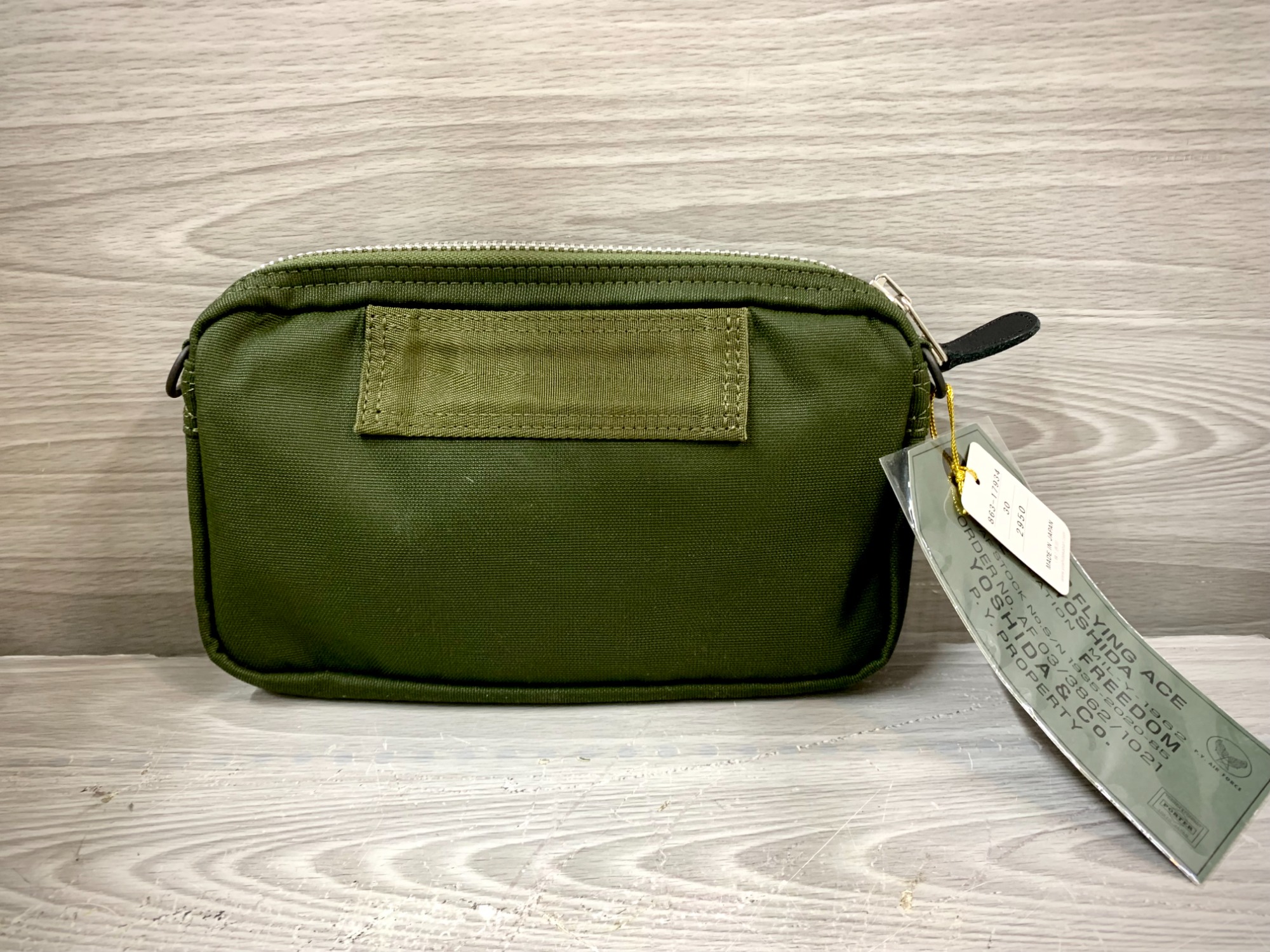 【美品!希少モデル】PORTER スマホショルダーバッグ オリーブグリーン スマホで購入』PORTER (ポーター) ショルダーバッグとポーチ オリーブ