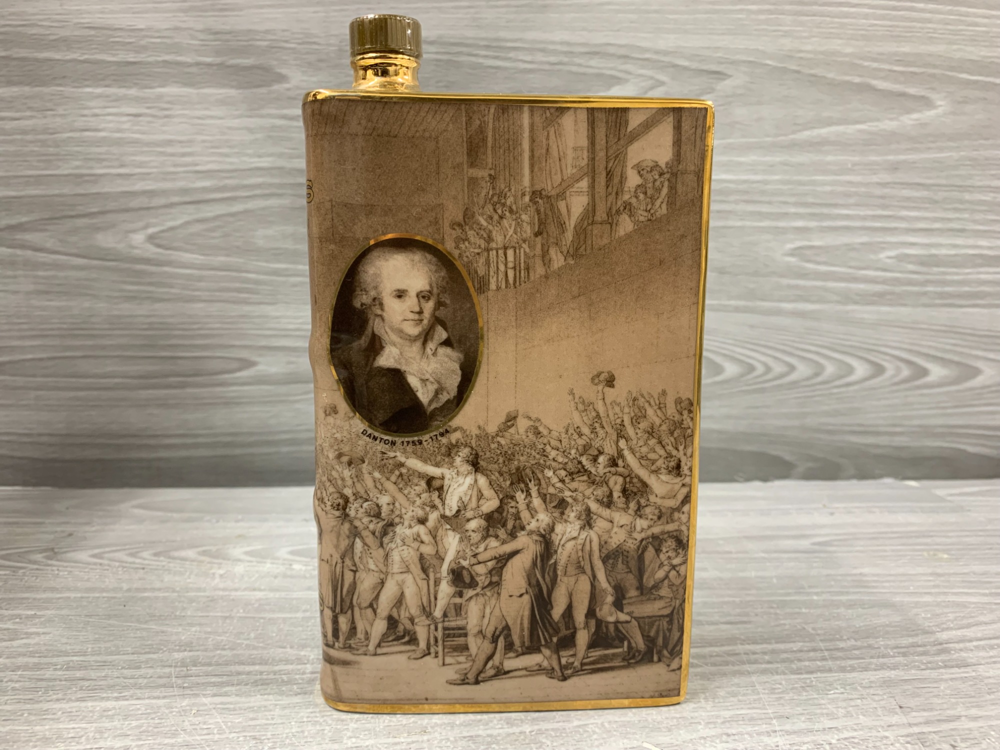 ウイスキー Camus(カミュ) ナポレオンブック 700ml 買取入荷 ウイスキー Camus(カミュ) ナポレオンブック 700ml 買取入荷