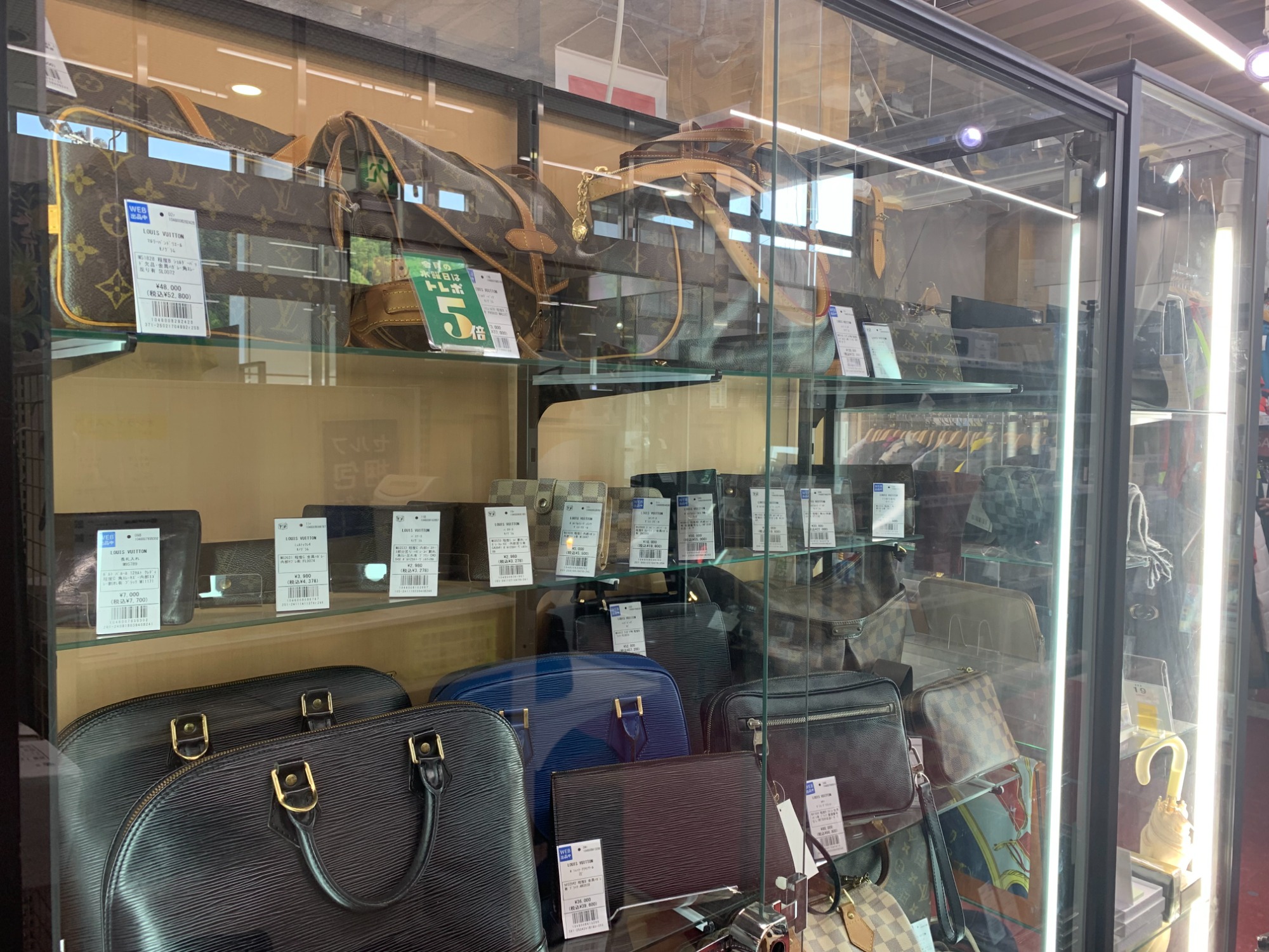 スマホで購入』HERMES (エルメス) スカーフ カレ90 CHASSE au スマホで購入』HERMES (エルメス) スカーフ カレ90 CHASSE au