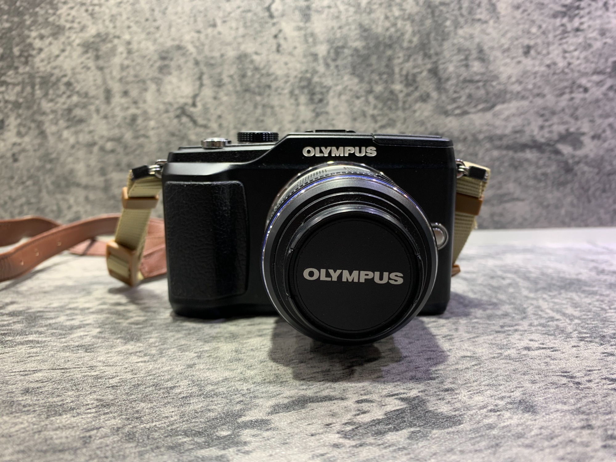 【美品】OLYMPUS ミラーレス一眼カメラ E-PL2 ミラーレス一眼 OLYMPUS PEN：OLYMPUS PEN（ペン） Lite E-PL2
