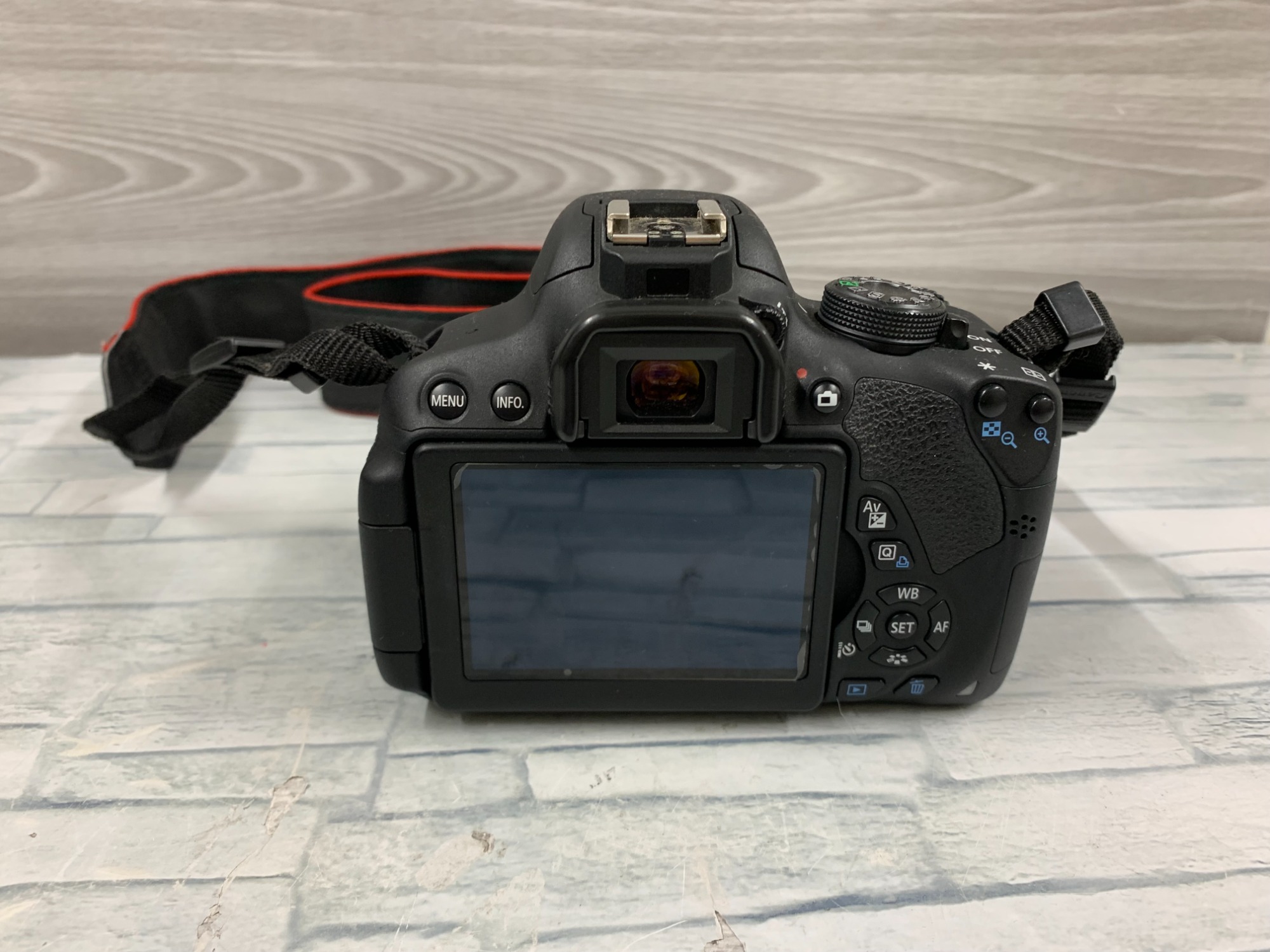 Canon (キャノン) デジタル一眼レフカメラ EOS KISS X7i 買取