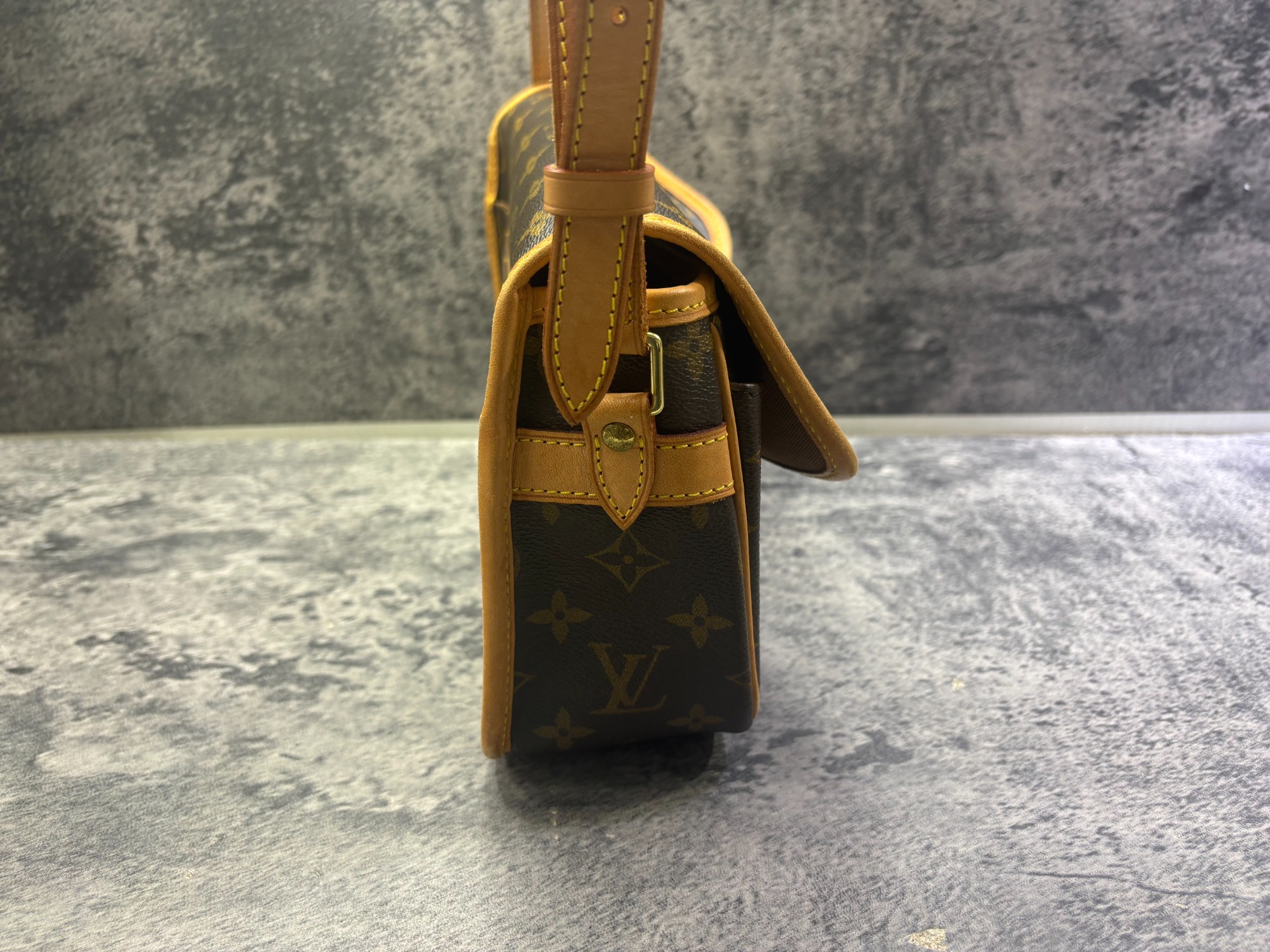 LOUIS VUITTON(ルイ・ヴィトン) モノグラムソローニュが買取入荷いたし