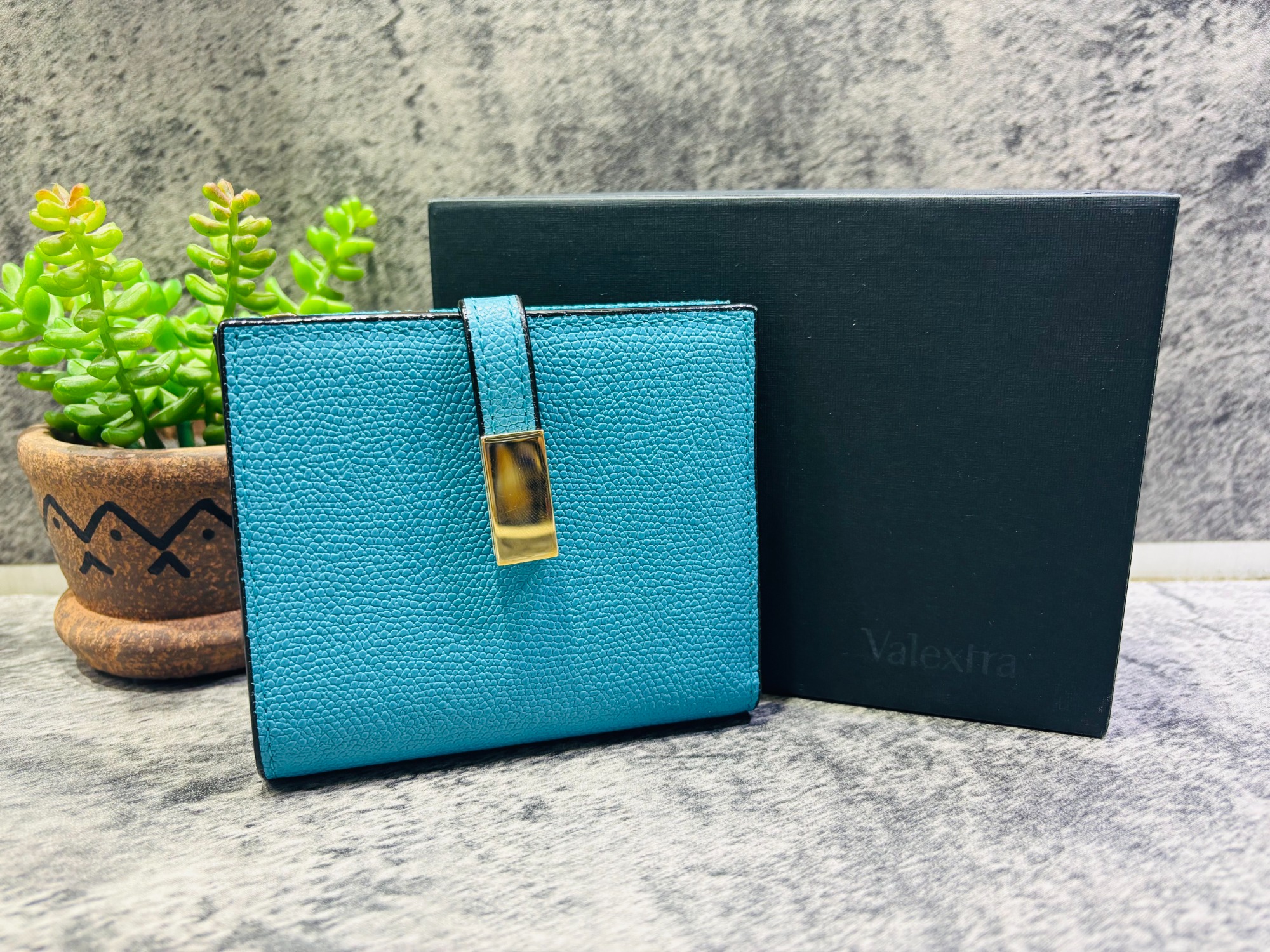 Valextra(ヴァレクストラ)スナップ付き2つ折り財布が買取入荷いたし