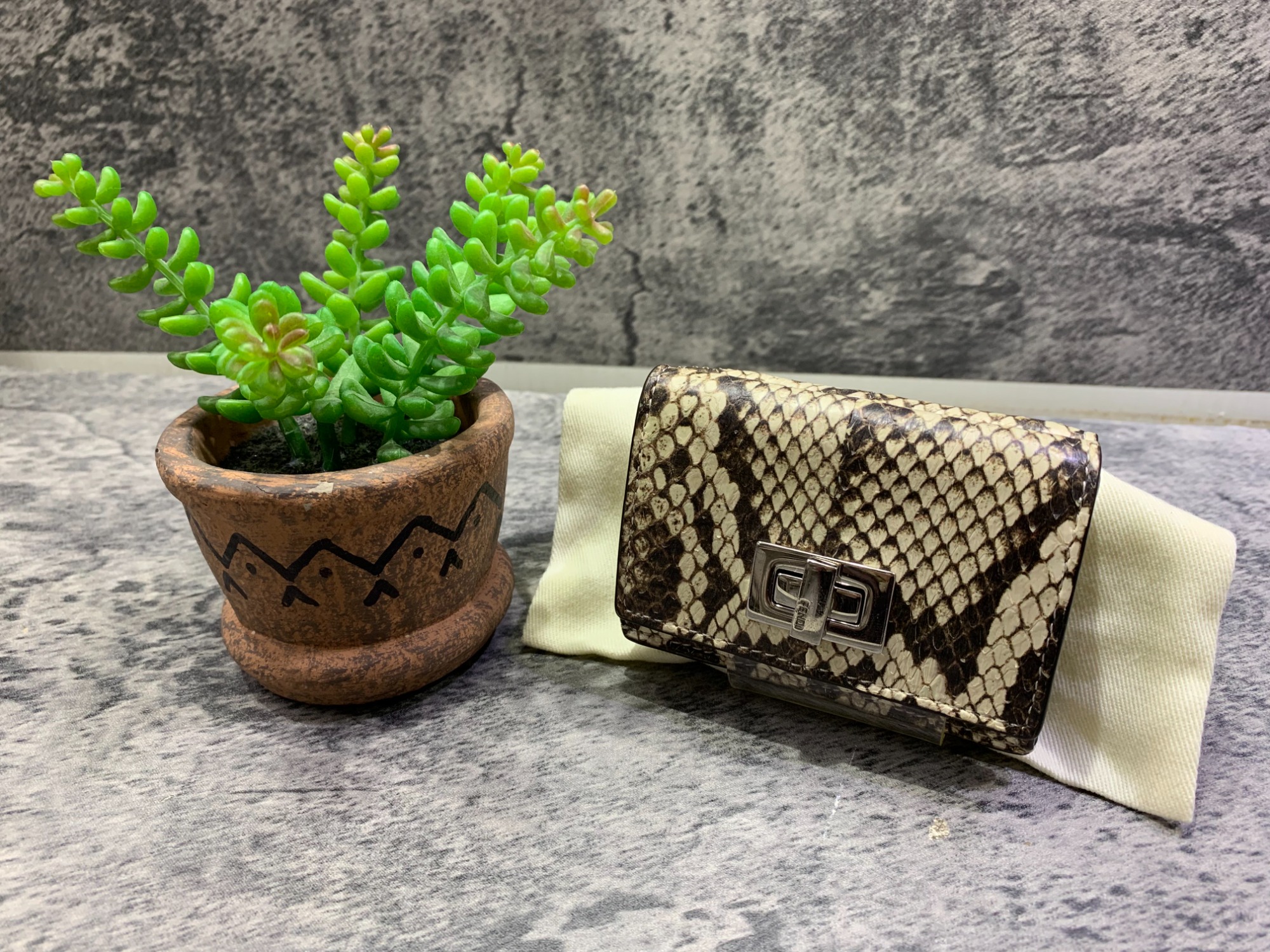 スマホで購入】FENDI(フェンディ)コンパクトウォレット 8M0426 買取