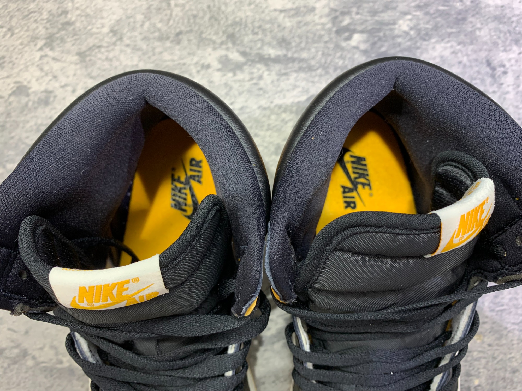 NIKE(ナイキ)スニーカー AIR JORDAN 1 RETRO HIGH OG TAXI 買取入荷