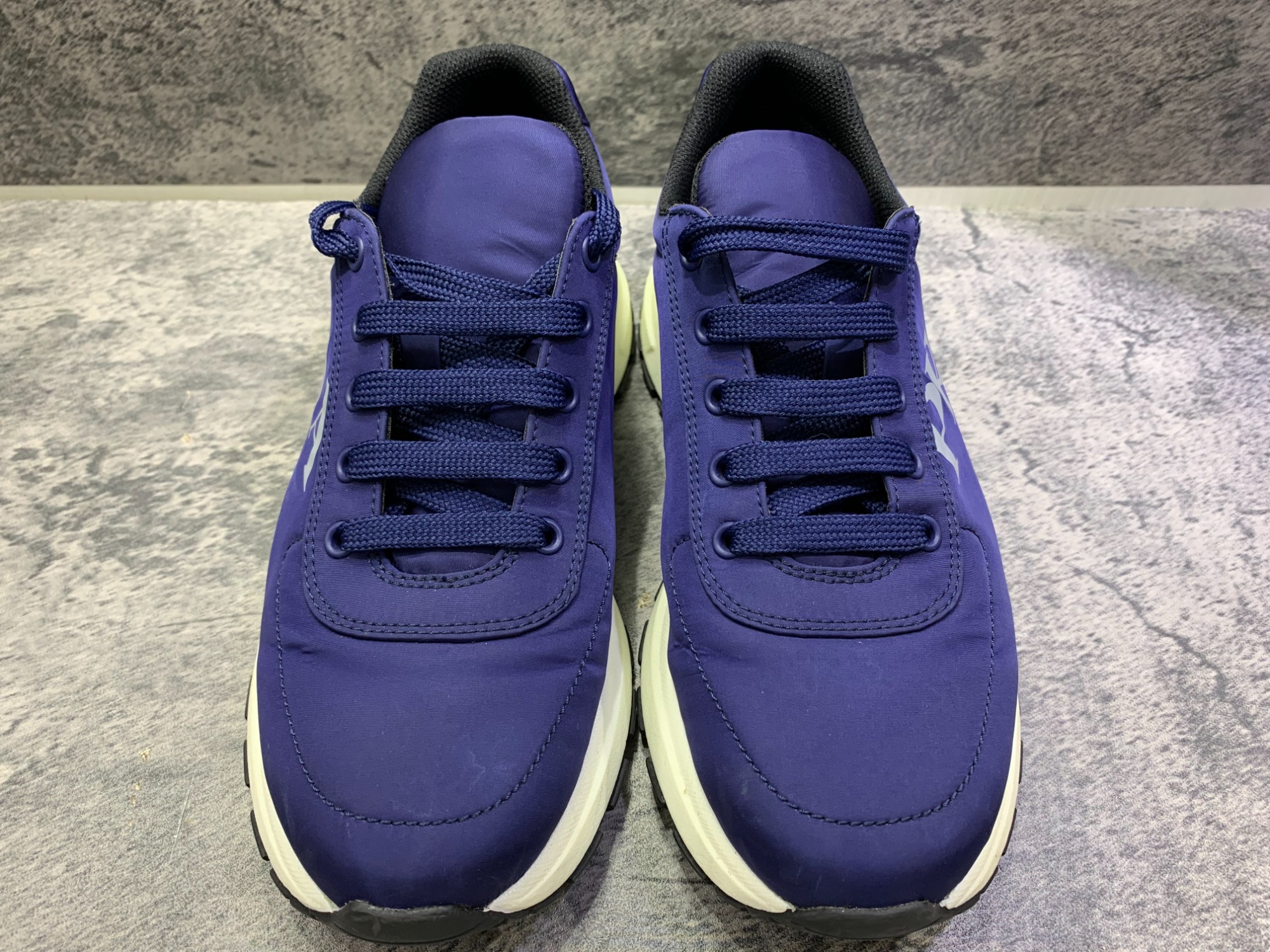 スマホで購入】PRADA(プラダ)ナイロンローカットスニーカー 4E 3483