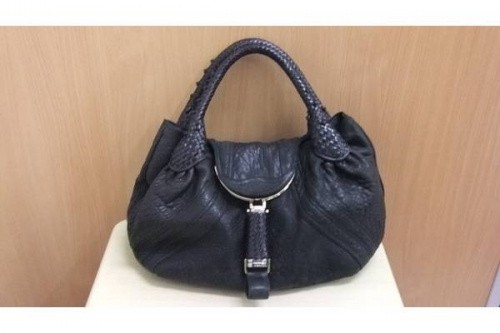 フェンディ（FENDI）のフェラガモ