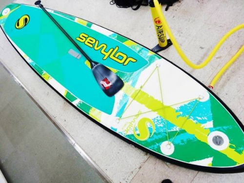 アウトドアのスタンドアップパドルボード