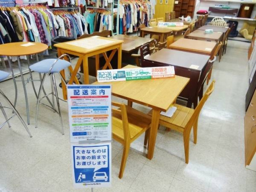 ダイニングの無垢材