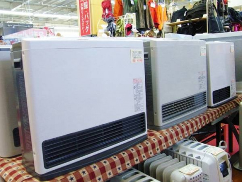 暖房の石油ファンヒーター