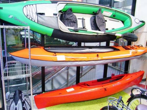 スポーツ用品のカヤック