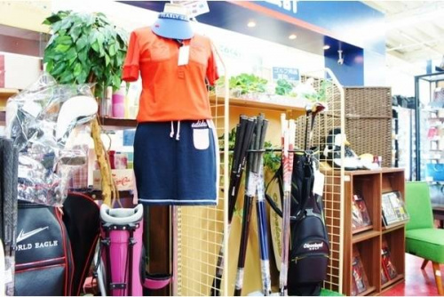 スポーツ用品のゴルフ
