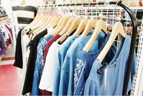 レディースファッションのトップス