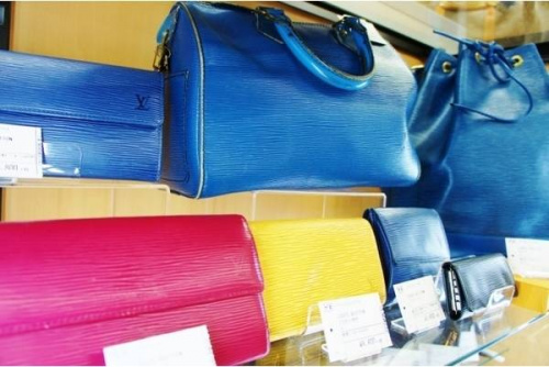 バッグの財布