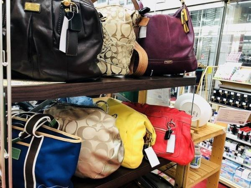 バッグの財布