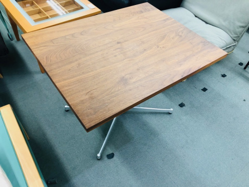 家具のセンターテーブル