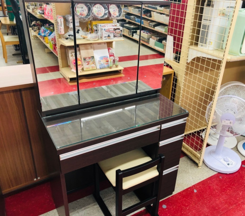 家具のドレッサー