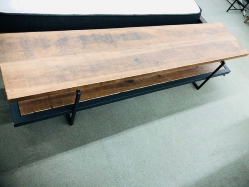 テレビボードのイカピー