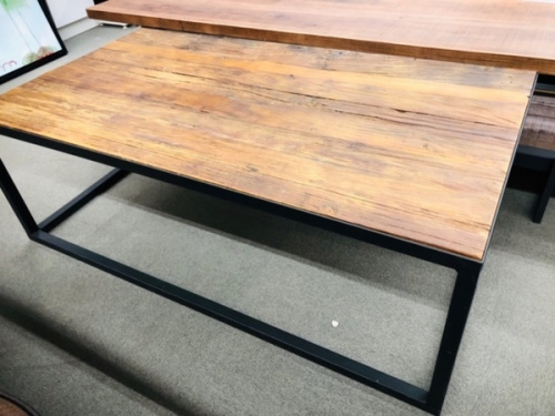 コーヒーテーブルのknot antiques