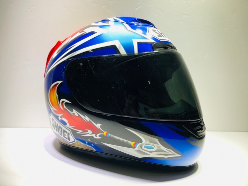 ヘルメットのフルフェイス