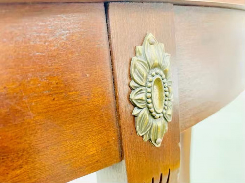 アンティーク調コンソールテーブルのETHAN ALLEN