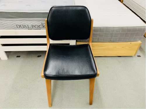 ダイニングチェアーのACME FURNITURE