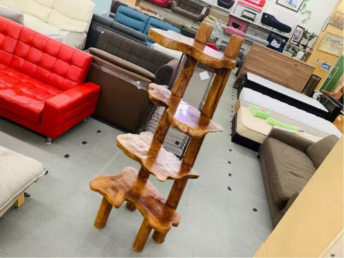 万能収納のオープンシェルフ