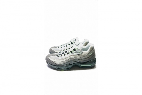 スニーカーのNIKE