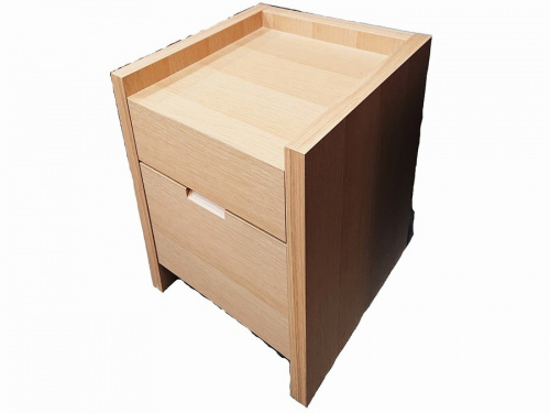 生活家具のテーブル