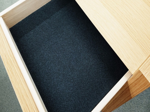 テーブルのナイトテーブル