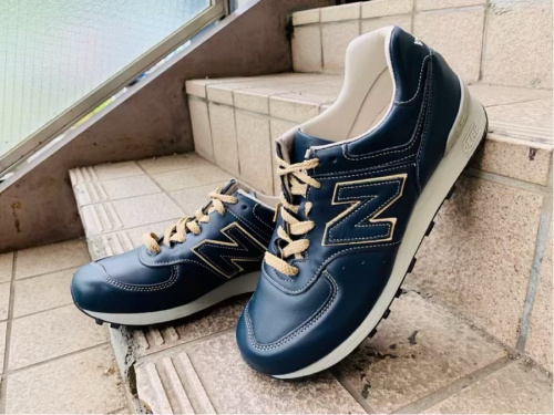 靴のスニーカー