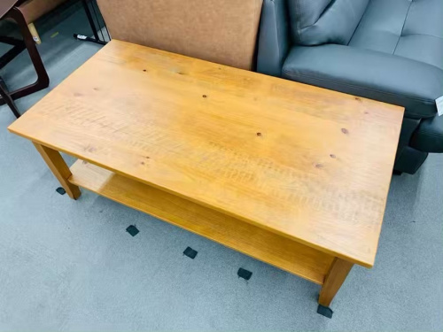 生活家具のテーブル