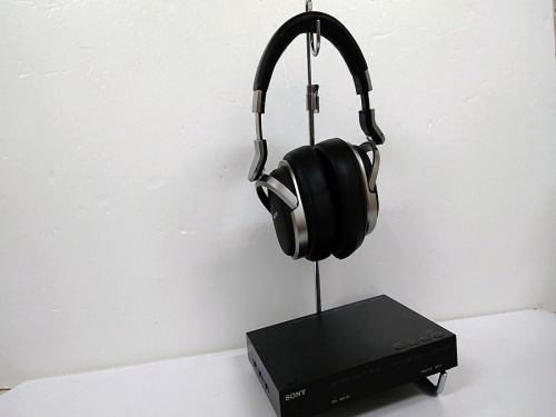 オーディオ機器のヘッドホン