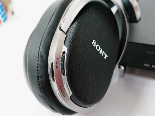 デジタルサラウンドヘッドホンシステムのSONY