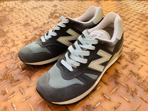 スニーカーのNEW BALANCE