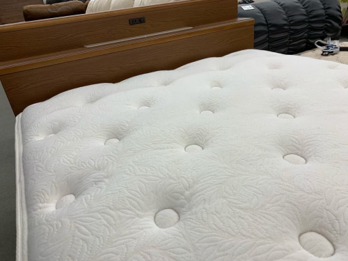 ベッドのセミダブルベッド