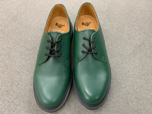 ドクターマーチンの3ホールシューズ